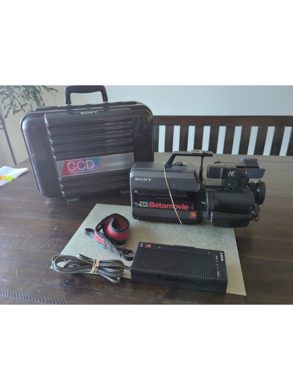 Vtg Sony BetaMovie Model BMC-550 Camcorder W/ Case, Recharger -  Untested